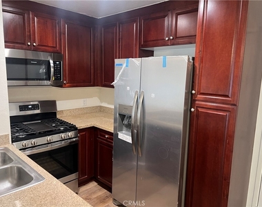 5520 Owensmouth Ave - Photo Thumbnail 10