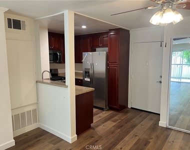 5520 Owensmouth Ave - Photo Thumbnail 7