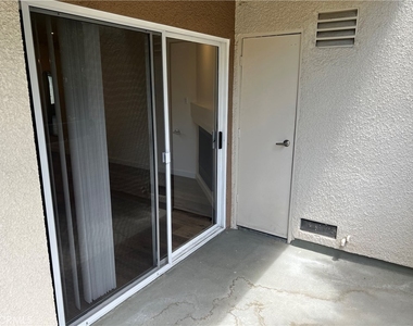 5520 Owensmouth Ave - Photo Thumbnail 6