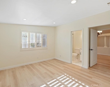 8501 Enfield Avenue - Photo Thumbnail 9