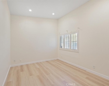 8501 Enfield Avenue - Photo Thumbnail 13