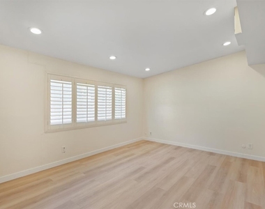 8501 Enfield Avenue - Photo Thumbnail 11