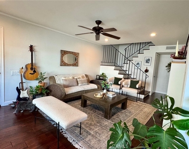1673 E Avenida De Las Flores - Photo Thumbnail 4