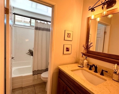 1673 E Avenida De Las Flores - Photo Thumbnail 12