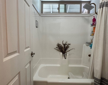 1673 E Avenida De Las Flores - Photo Thumbnail 11
