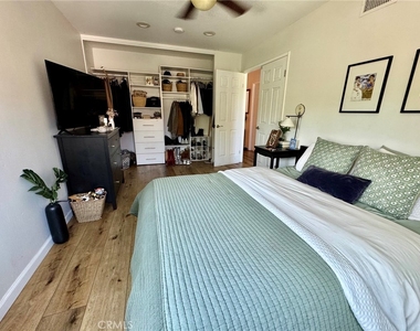 1673 E Avenida De Las Flores - Photo Thumbnail 9