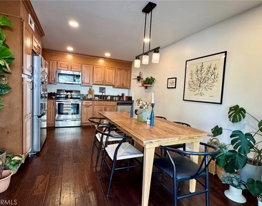 1673 E Avenida De Las Flores - Photo Thumbnail 6