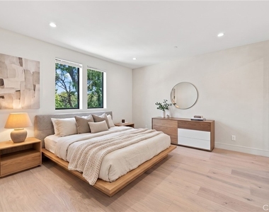 13944 Valleyheart Drive - Photo Thumbnail 4