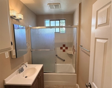 9510 Bandera Street - Photo Thumbnail 3