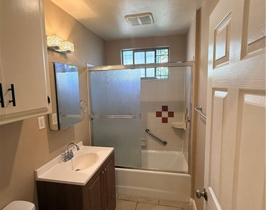 9510 Bandera Street - Photo Thumbnail 4