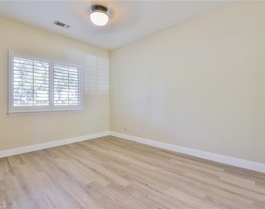 876 N Euclid Avenue - Photo Thumbnail 12