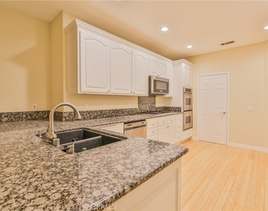 876 N Euclid Avenue - Photo Thumbnail 31