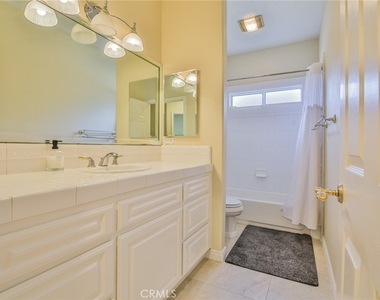 876 N Euclid Avenue - Photo Thumbnail 16