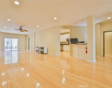876 N Euclid Avenue - Photo Thumbnail 8