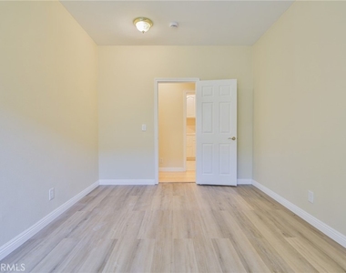 876 N Euclid Avenue - Photo Thumbnail 20