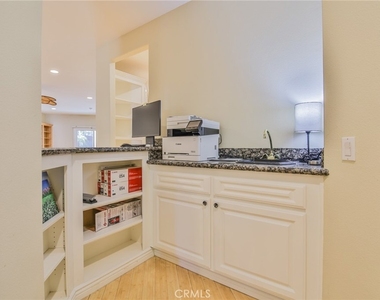 876 N Euclid Avenue - Photo Thumbnail 9
