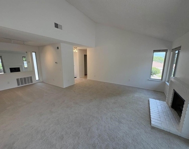 17463 Plaza Dolores - Photo Thumbnail 8