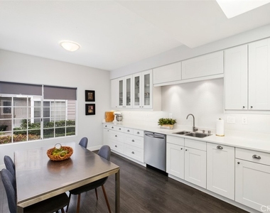 21 Pemberton Place - Photo Thumbnail 9