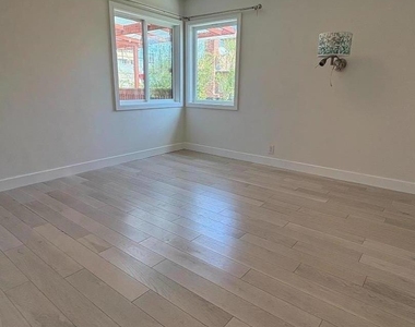 319 Helen Drive - Photo Thumbnail 9
