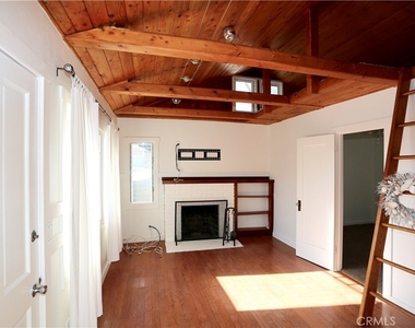 426 Aster Street - Photo Thumbnail 4