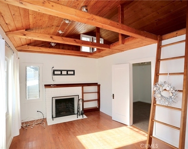 426 Aster Street - Photo Thumbnail 3