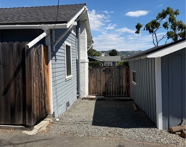 426 Aster Street - Photo Thumbnail 10