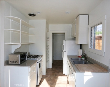 426 Aster Street - Photo Thumbnail 2