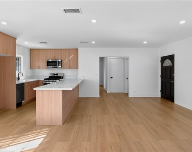 16682 E Greenhaven - Photo Thumbnail 8