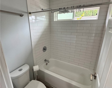 9411 1/2 Mandale Avenue - Photo Thumbnail 4