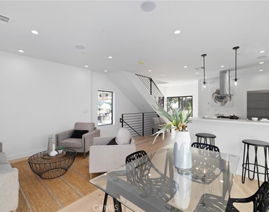 229 1/2 N Burlington Avenue - Photo Thumbnail 2