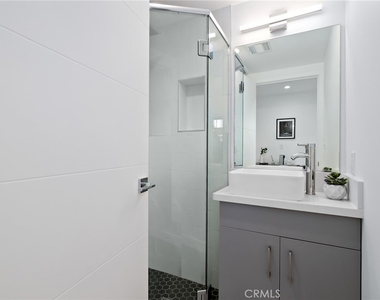 229 1/2 N Burlington Avenue - Photo Thumbnail 16