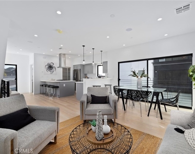 229 1/2 N Burlington Avenue - Photo Thumbnail 1