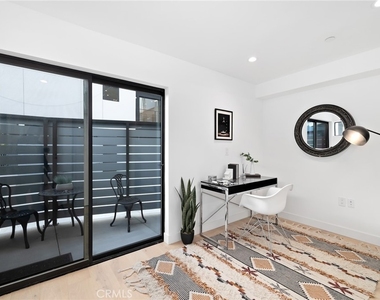 229 1/2 N Burlington Avenue - Photo Thumbnail 15