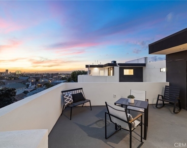 229 1/2 N Burlington Avenue - Photo Thumbnail 20
