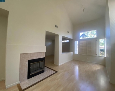 293 Scotts Vly - Photo Thumbnail 3