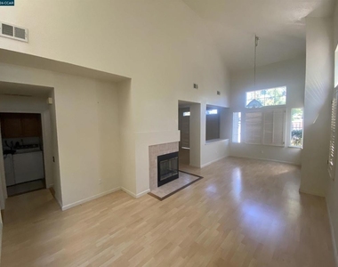 293 Scotts Vly - Photo Thumbnail 1