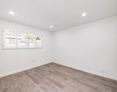 3115 Dona Susana Drive - Photo Thumbnail 32