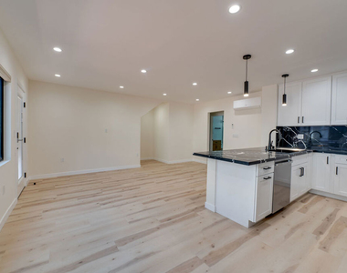 928 N San Vicente Boulevard - Photo Thumbnail 1