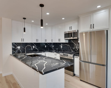928 N San Vicente Boulevard - Photo Thumbnail 2