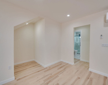 928 N San Vicente Boulevard - Photo Thumbnail 6