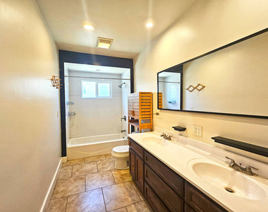 648 N Heliotrope Drive - Photo Thumbnail 19