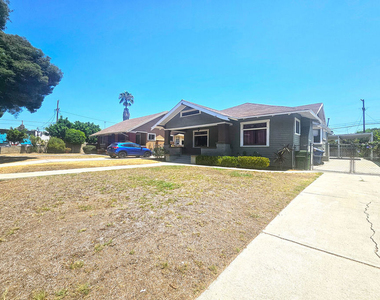 648 N Heliotrope Drive - Photo Thumbnail 2