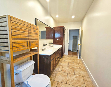 648 N Heliotrope Drive - Photo Thumbnail 20