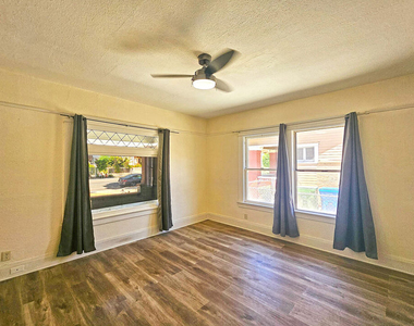 648 N Heliotrope Drive - Photo Thumbnail 13