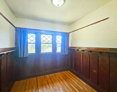 648 N Heliotrope Drive - Photo Thumbnail 18