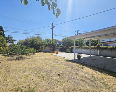 648 N Heliotrope Drive - Photo Thumbnail 23