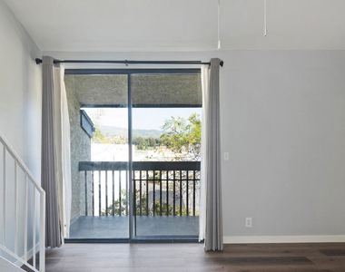 29239 Heathercliff Road - Photo Thumbnail 12