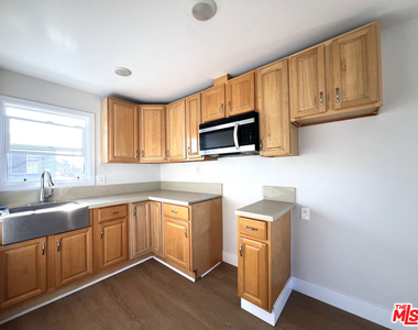 1016 W 109th Place - Photo Thumbnail 4