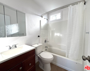 1016 W 109th Place - Photo Thumbnail 7