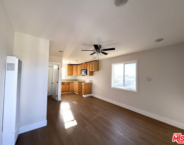 1016 W 109th Place - Photo Thumbnail 9